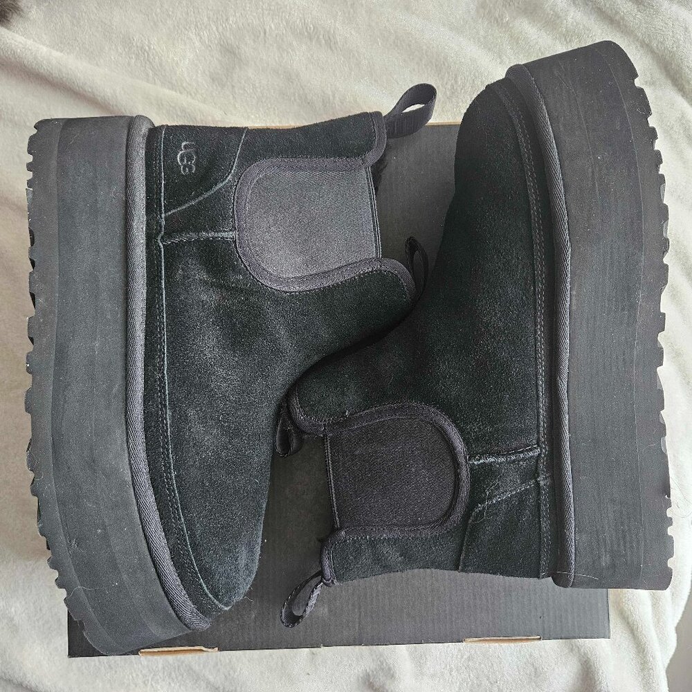 UGG - Neumel Platform Chelsea Boots - Picture 4 of 5